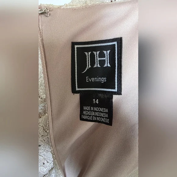 Elegant Lace Top and Satin Skirt Dress Size 14 - Picture 9 of 11